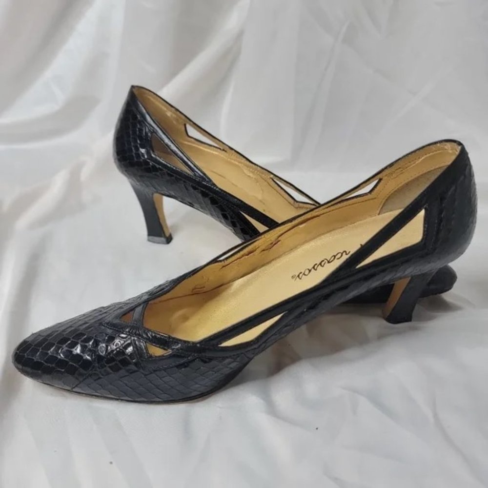 Vintage 1980s 6-1/2 Ladies Fine Leather Black Picassos Heels Snake Effect